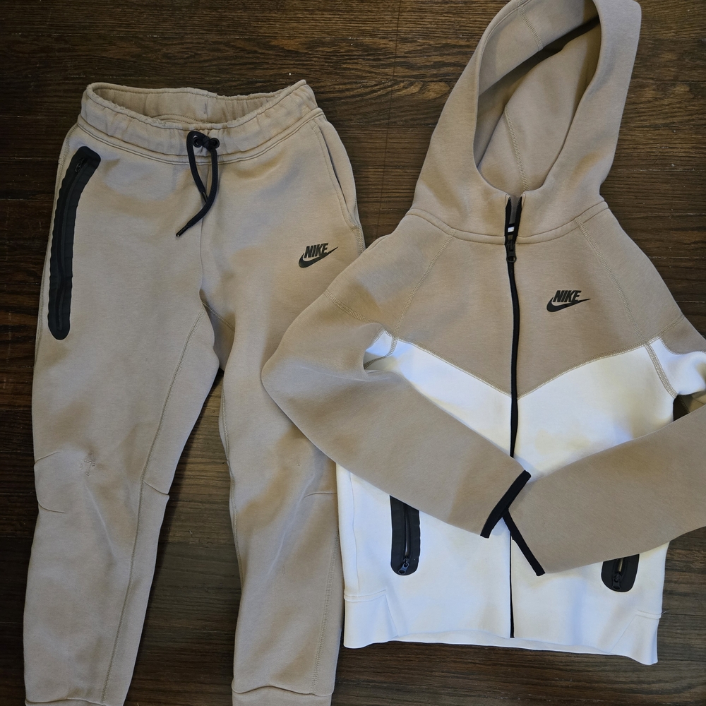 Nike Kids Beige and White Jogger Set